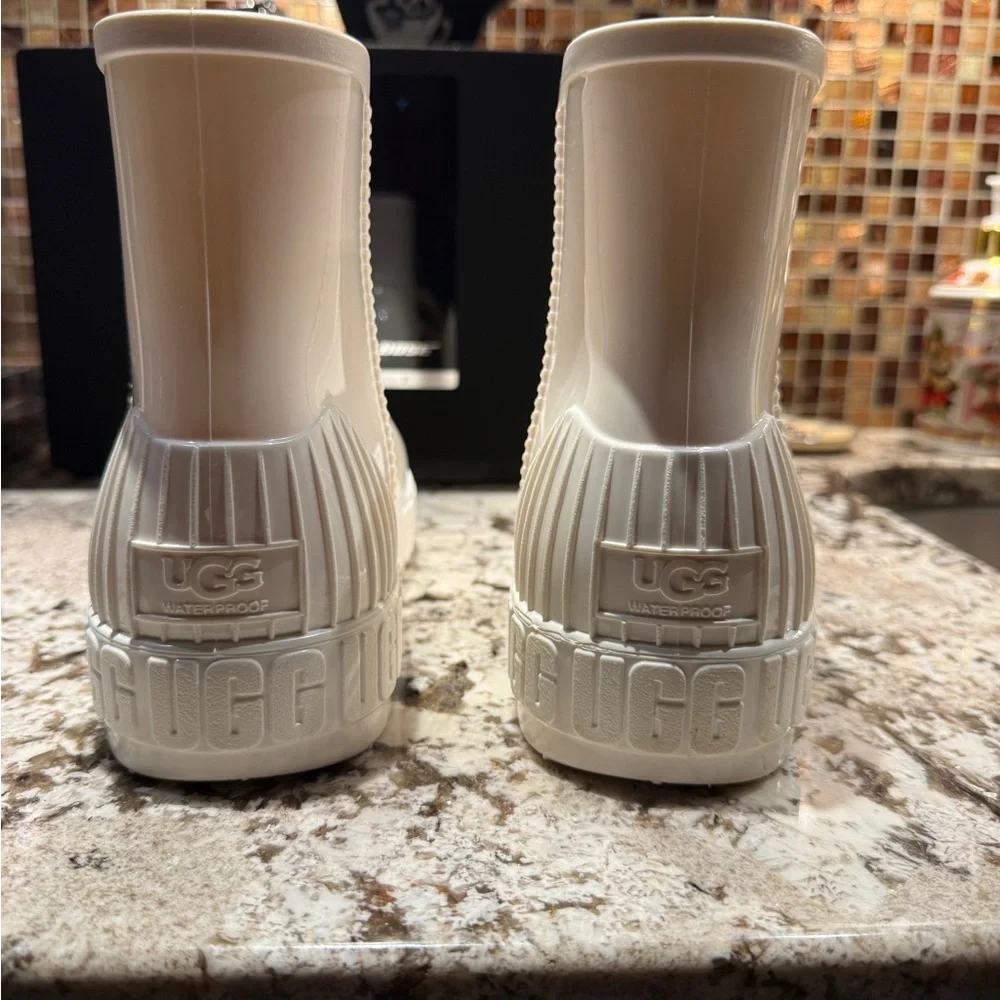 UGG Drizlita Sheepskin Rainboot White Size 11 Like New - Picture 6 of 10